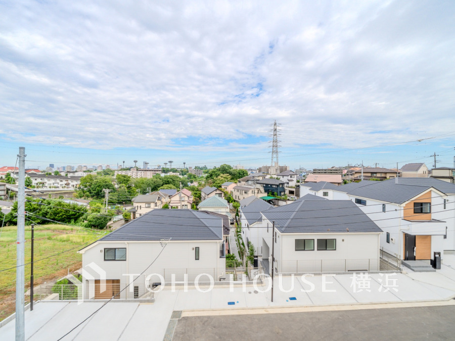 手を伸ばせば、ふれることが出来そうな環境が、そのままインテリアになったような印象です。その豊かな眺望にふさわしい空間には、通風・採光にも優れ、心地よい光と風があふれています。