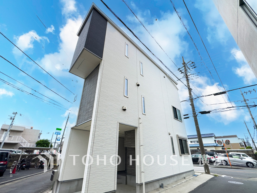 爽やかな青空の下に贅沢なほどに降り注ぐ陽光、豊かな居住性と、クオリティが見事に調和した住空間は、住まうことの喜びを感じさせてくれます。