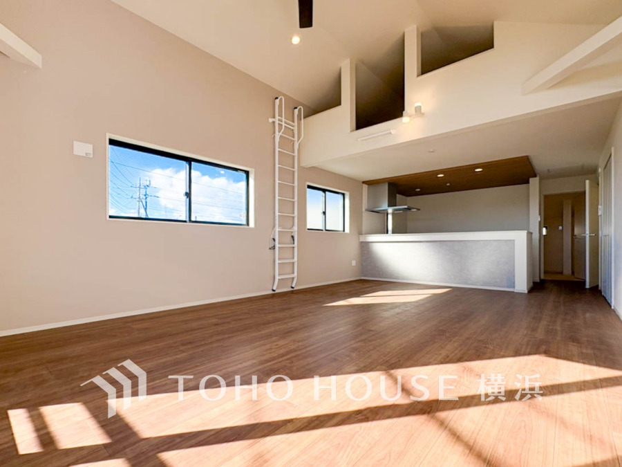 たくさんの想いが美しいカタチに彩られた時、そこにはひと時のくつろぎが生まれ、ゆっくりと愛着が育まれていきます。