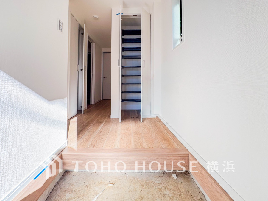 居住者の帰り、訪れる方を優しく迎え、やすらぎに満ちた生活空間を予感させる。健やかな暮らしを楽しめそう。