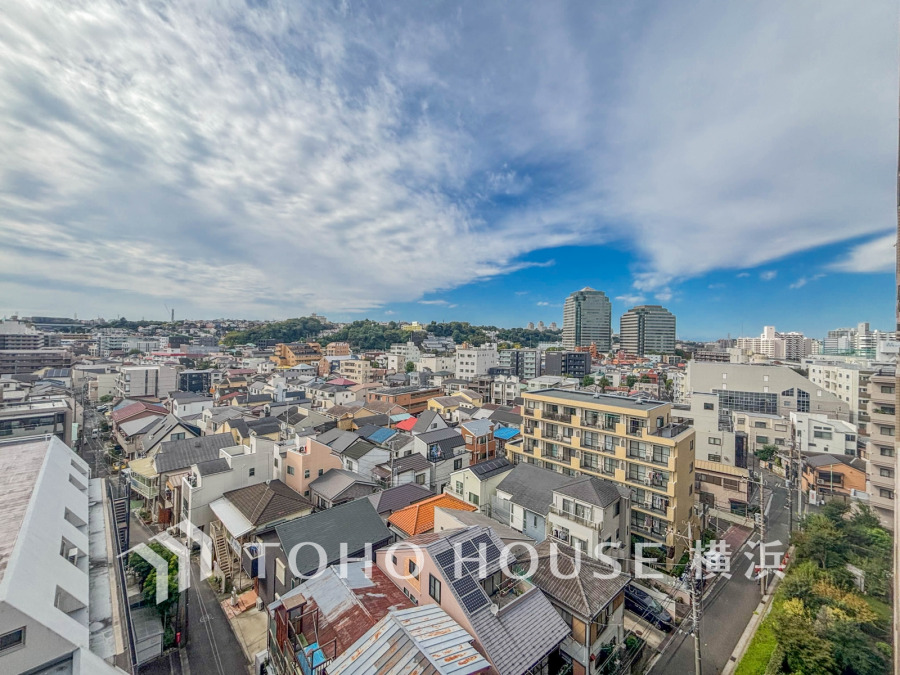 陽射しとともに、少しずつ装いを変える街の景観から、星空が地上に映りこむかのような夜景の煌きまで、この街ならではの美しい風景。