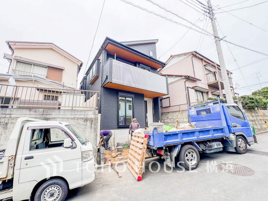 住む人を映し出す洗練された佇まいは、いつまでも輝き続けながらいつしか街の風景に溶け込んでいきます。
