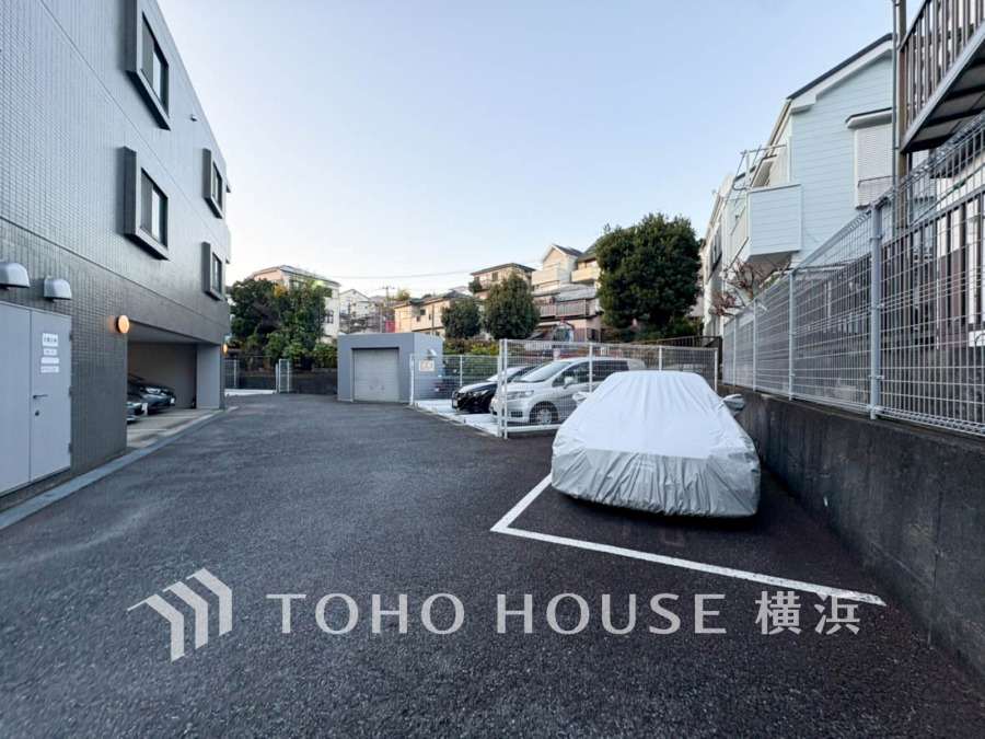 敷地内駐車場完備で住民の利便性を高めた、安心・安全な居住環境が魅力の物件です。（空き状況につきましては担当までご確認下さい）