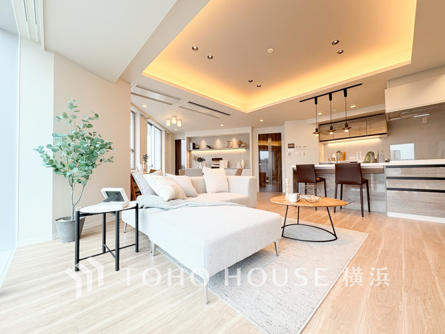 広々23帖のLDKは床暖房付き。太陽の恵みを受けた明るい空間。