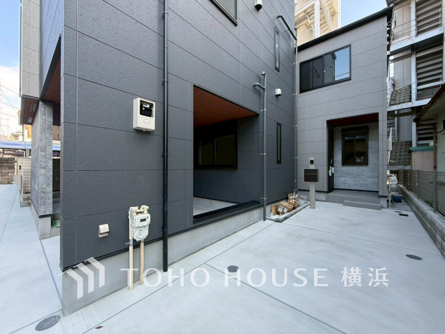 爽やかな青空の下に贅沢なほどに降り注ぐ陽光、豊かな居住性と、クオリティが見事に調和した住空間は、住まうことの喜びを感じさせてくれます。