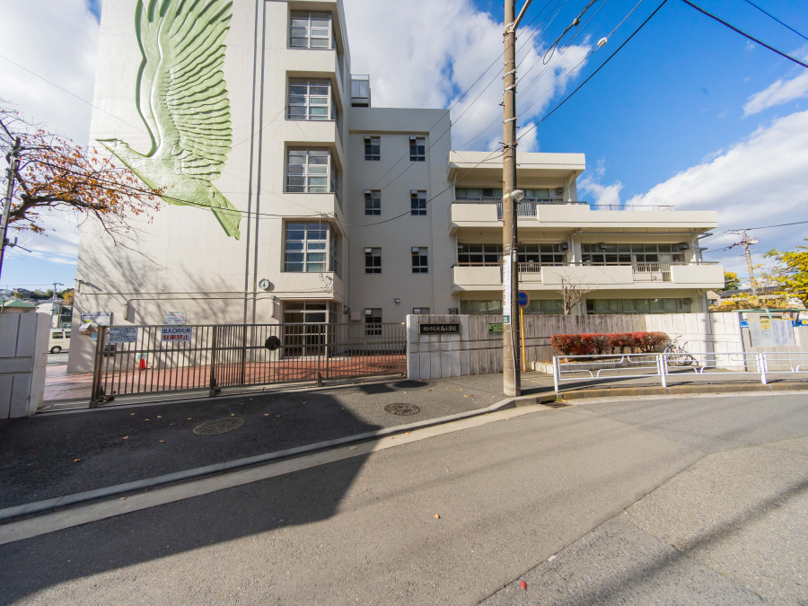 横浜市立大鳥小学校　約350ｍ

