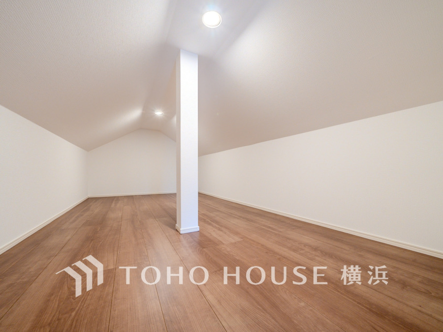 多目的に使える5.6帖の小屋裏収納スペースです