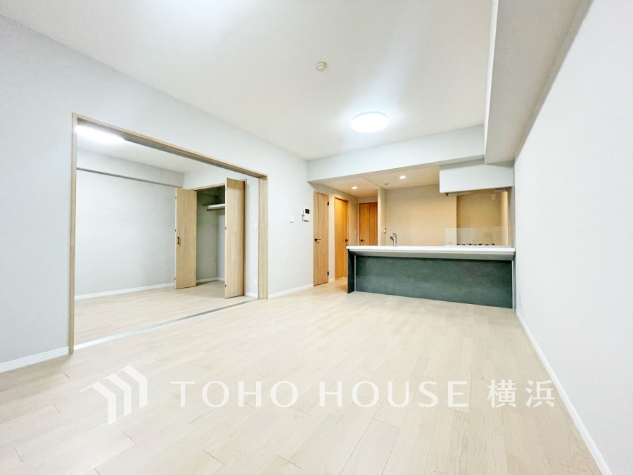 リビングに隣接した洋室の引き戸を開け放して空間を共有しながら開放的に使うこともできます。
