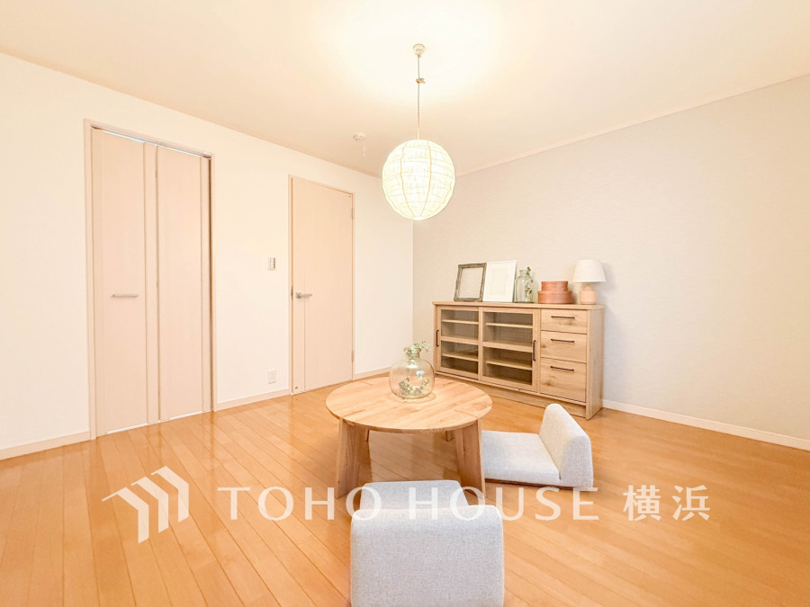 ゆとりと収納を確保した洋室。自分時間を充実させながら心豊かなひとときを過ごすための大切な空間です。
