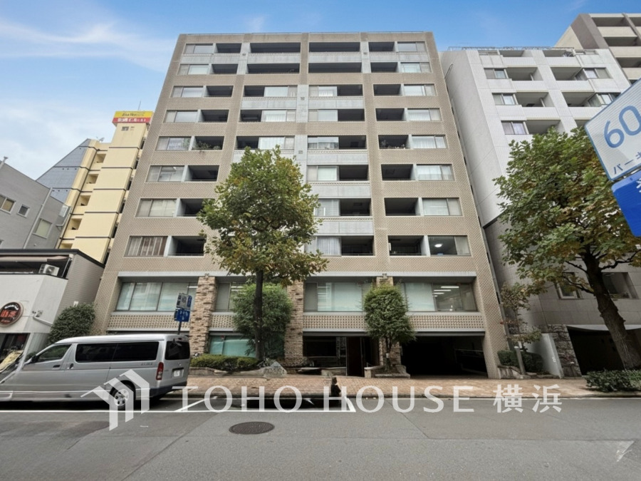 爽やかな青空の下に贅沢なほどに降り注ぐ陽光、豊かな居住性と、クオリティが見事に調和した住空間は、住まうことの喜びを感じさせてくれます。