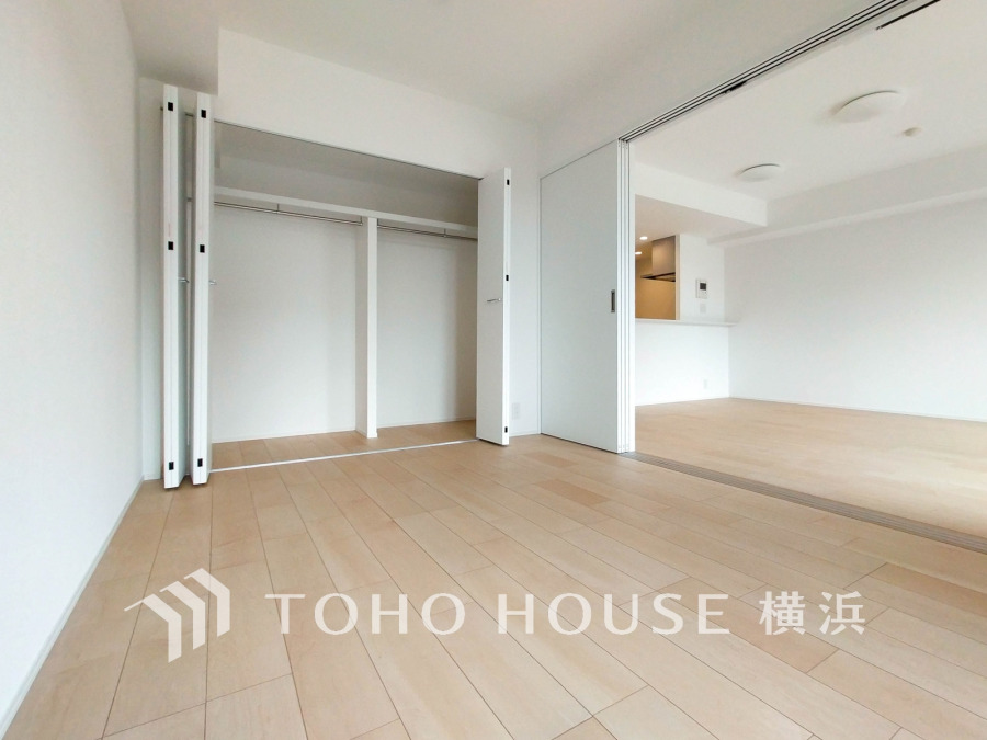 リビングに隣接した洋室は、引き戸を開け放してLDK空間を共有しながら開放的に使うこともできます。
