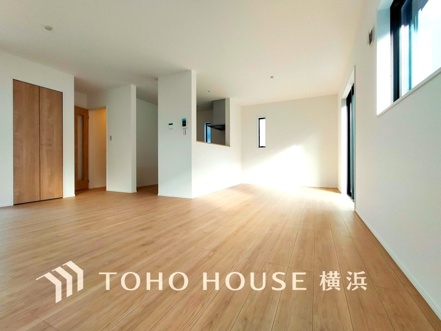 家族みんなが爽やかに健やかに過ごせるように、溢れる光をたっぷり取り込んだリビングダイニング。集いの場、憩いの場としての快適性を求めたやすらぎの空間です。