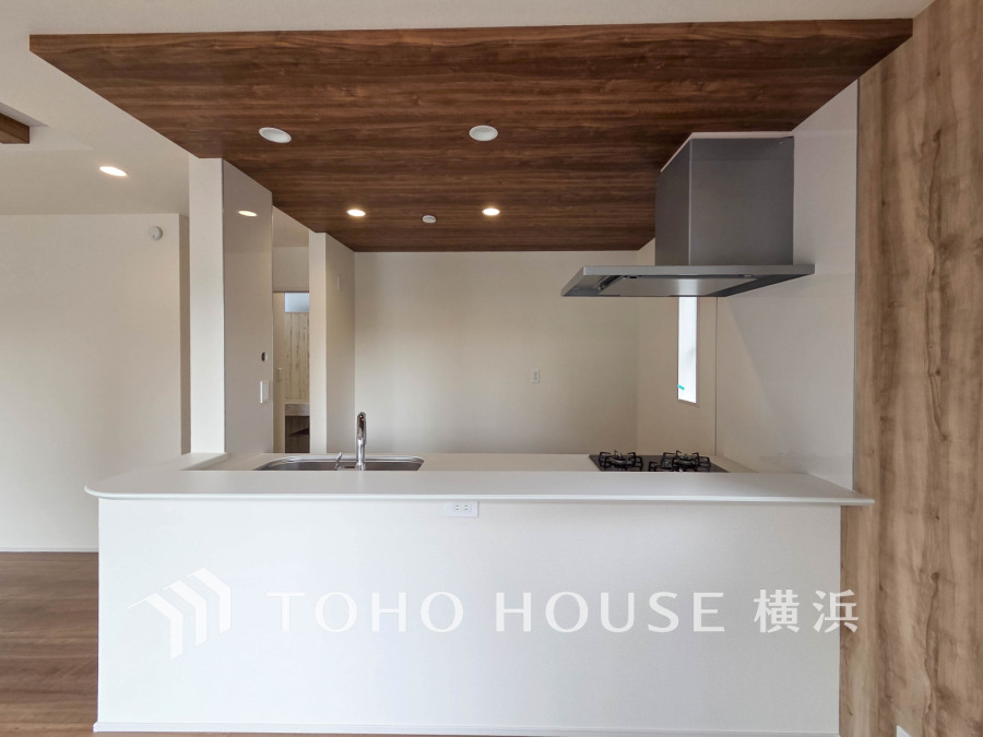 誰もが使いやすいデザインにこだわったキッチン。プライベートスペースを彩るインテリアとしての美と、快適な日常を支える機能性と強さがひとつになったキッチンです。