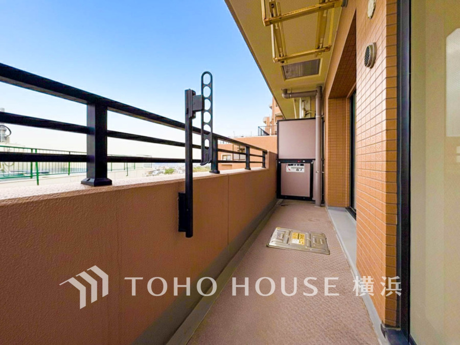 気持ちのいい空が見渡せるバルコニー。爽やかな風を感じて、心躍る素敵な暮らしがはじまります。
