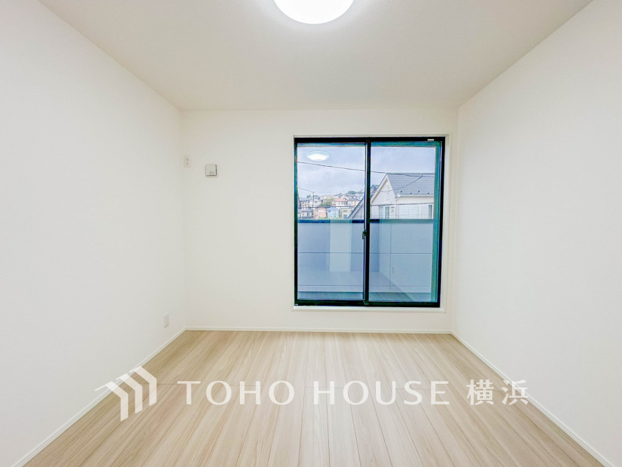 快適に過ごす条件は、一人ひとり違います。飾リ過ぎないシンプルな内装と偏り過ぎないデザインで統一しております。居住していく中でオーナー様だけの【マイホーム】に創り上げて下さい。