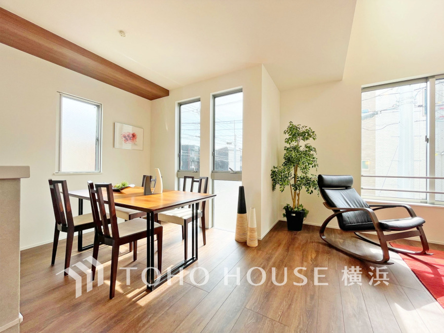 太陽の恵みを受けた明るい空間。吹きぬける風を感じながら爽やかで風通しの良い暮らしが叶います。
