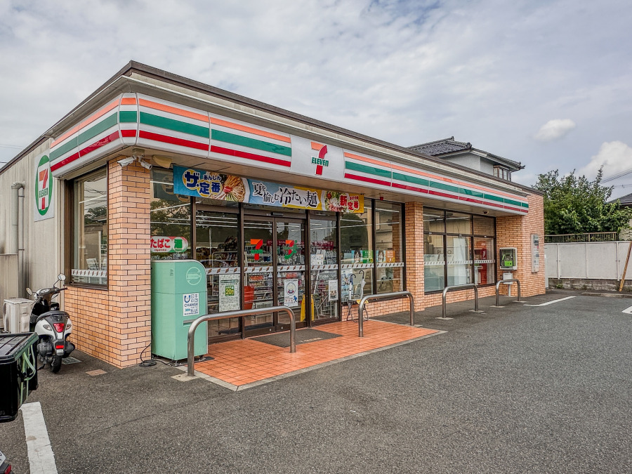セブンイレブン横浜西八朔町店…約650ｍ
