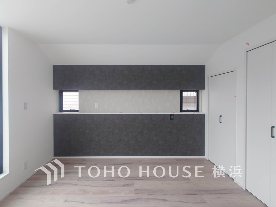 快適に過ごす条件は、一人ひとり違います。飾リ過ぎないシンプルな内装と偏り過ぎないデザインで統一しております。居住していく中でオーナー様だけの【マイホーム】に創り上げて下さい。