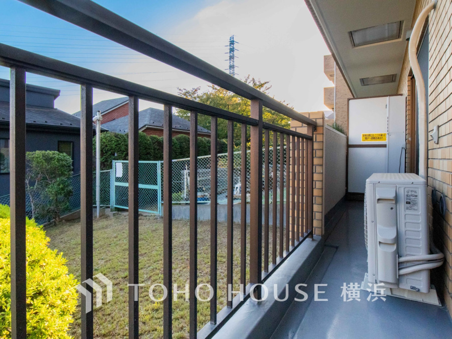 2部屋にまたがる広いバルコニーから、暮らしの中での光と風を演出してくれています。見事なまでの開放的な空間をお楽しみください