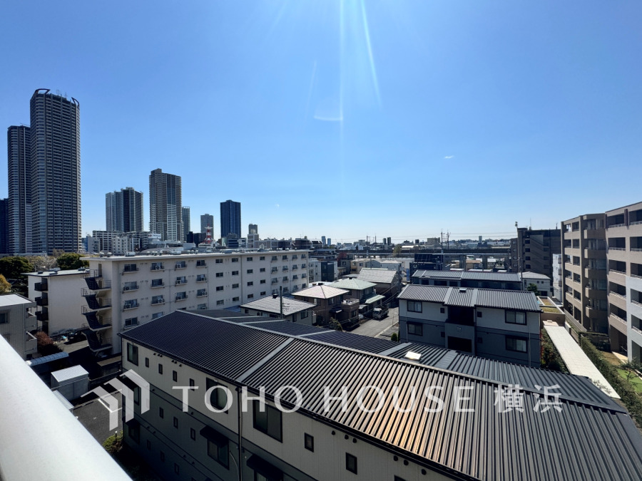 開放感があり、遮るものもなく気持ちのいい景色が広がります。お部屋にも爽やかな風と暖かく柔らかな日差しが差し込み、毎日の暮らしを豊かに彩ります。