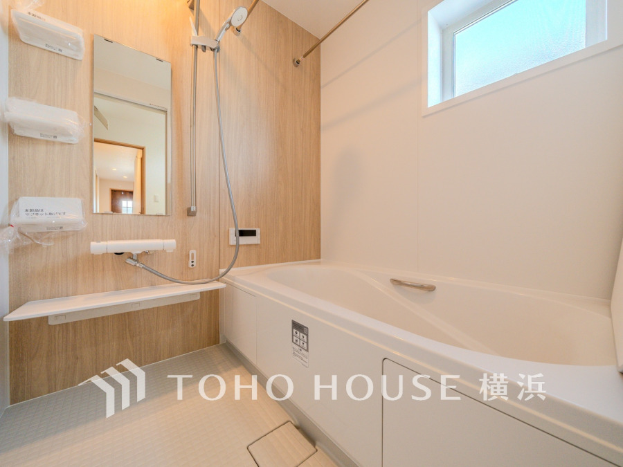 1日の疲れを取り心身を癒すことができる住まいの中のリラクゼーション空間、バスルーム。心からゆったりと寛いでいただけるよう、ゆとりのスペースを確保しています。