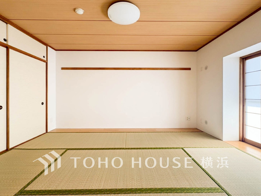 和の空間はあるだけでホッと落ち着ける場所になります。優しい感触の畳の上で寛いだり、お子様と遊んだり、客間としても重宝する居心地の良い空間。