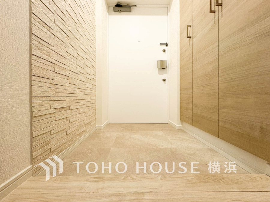 居住者の帰り、訪れる方を優しく迎える・安らぎに満ちた生活空間を予感させる。健やかな暮らしを楽しめそう