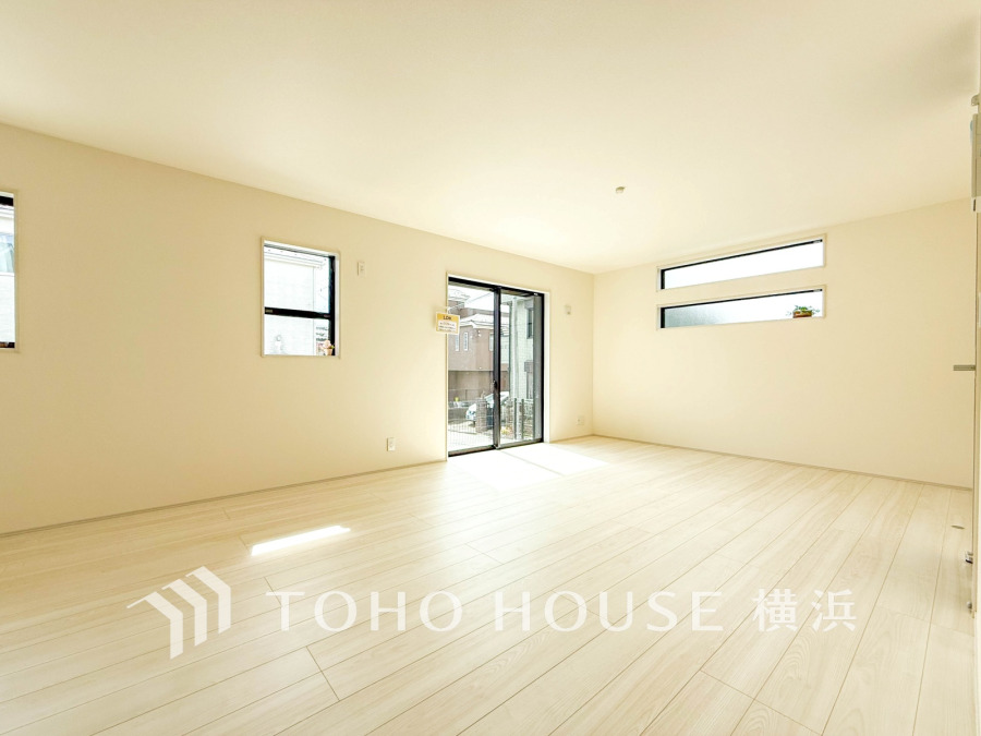 太陽の恵みを受けた明るい空間。吹きぬける風を感じながら爽やかで風通しの良い暮らしが叶います。
