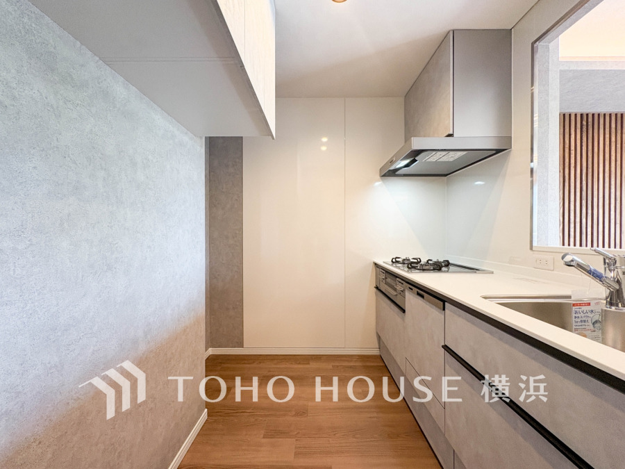 スタイリッシュな対面キッチンを採用。リビングにいるご家族との会話を楽しみながらお料理ができます。
