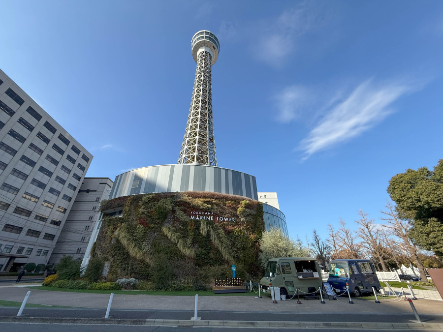 横浜マリンタワー　約210ｍ