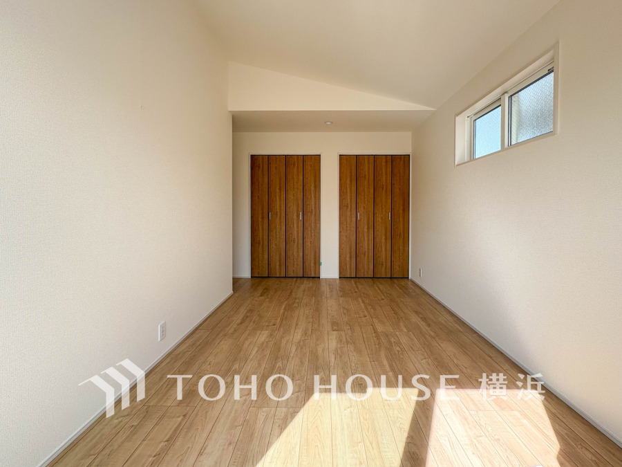 ゆとりと収納を確保した洋室。自分時間を充実させながら心豊かなひとときを過ごすための大切な空間です。
