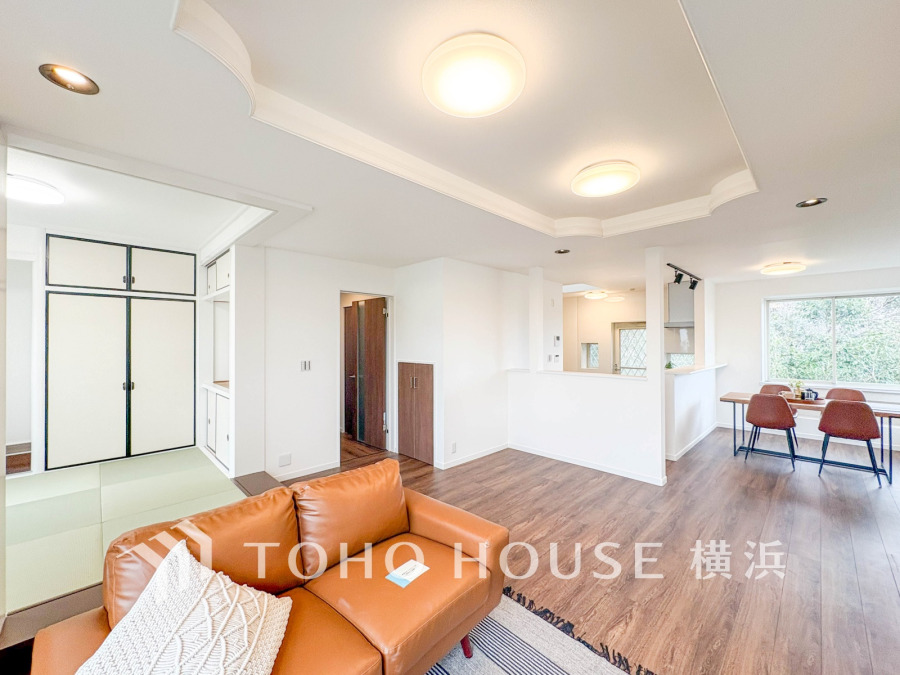 太陽の恵みを受けた明るい空間。吹きぬける風を感じながら爽やかで風通しの良い暮らしが叶います。
