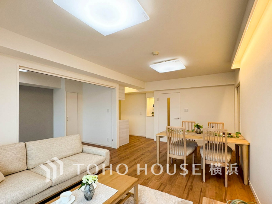 たくさんの想いが美しいカタチに彩られた時、そこにはひと時のくつろぎが生まれ、ゆっくりと愛着が育まれていきます。