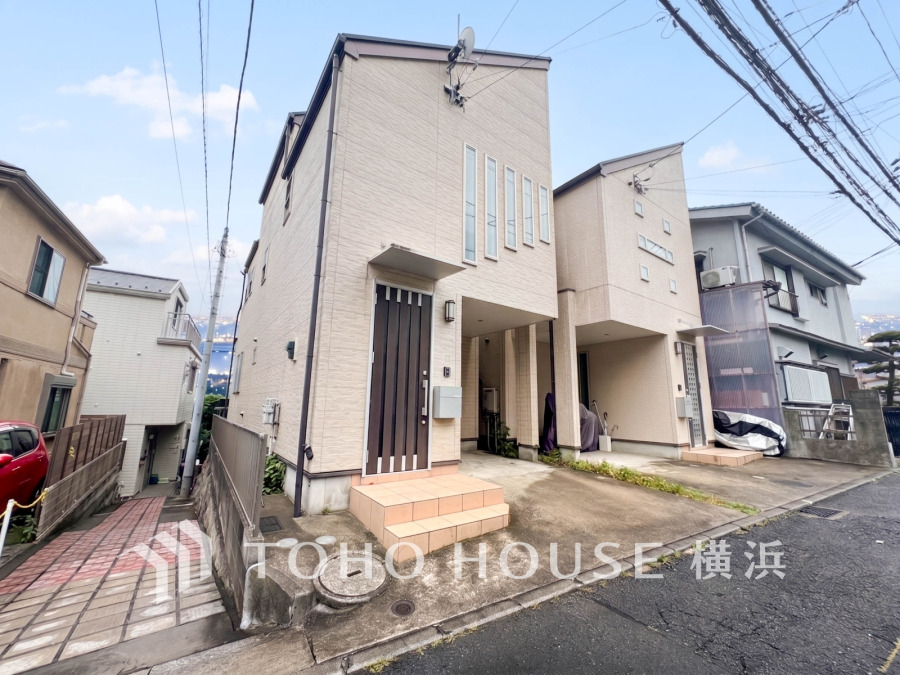 蒔田駅徒歩圏内のスタイリッシュな再生住宅。便利な大型小屋裏収納付きのお住まいです。