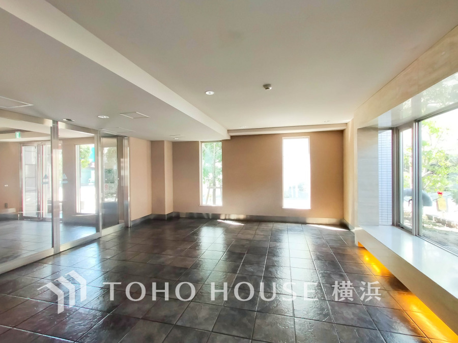 上質感漂うエントランス。めまぐるしく過ぎ行く日々の中でゆったりとした休息と癒しを提供してくれる居住者のプライベート空間があります。