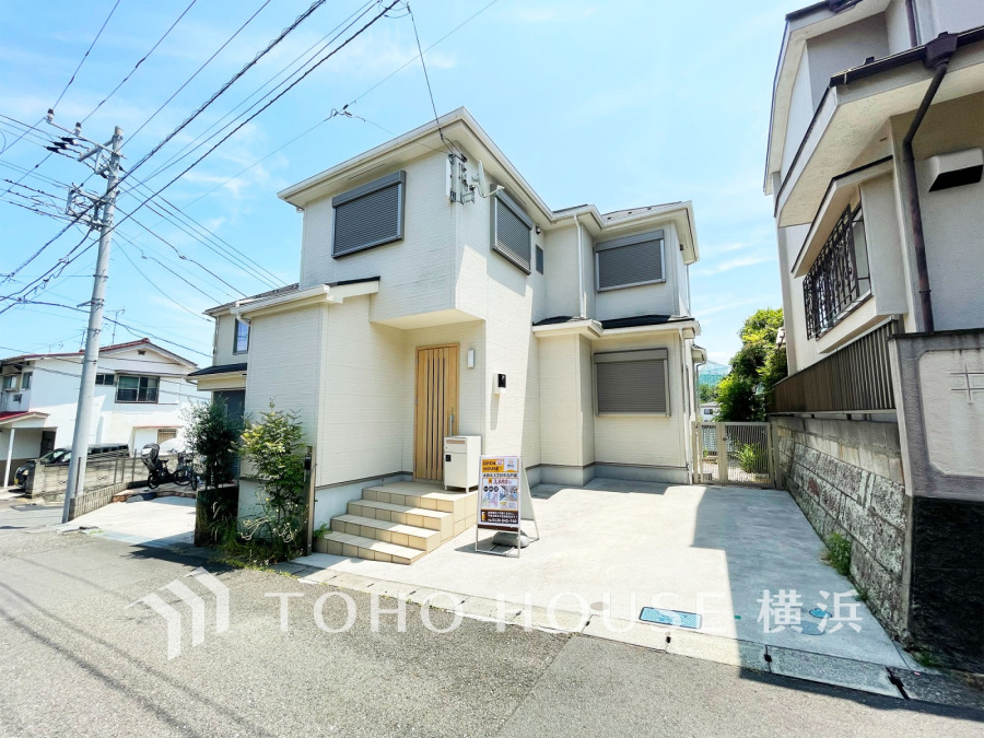 爽やかな青空の下に贅沢なほどに降り注ぐ陽光、豊かな居住性と、クオリティが見事に調和した住空間は、住まうことの喜びを感じさせてくれます。