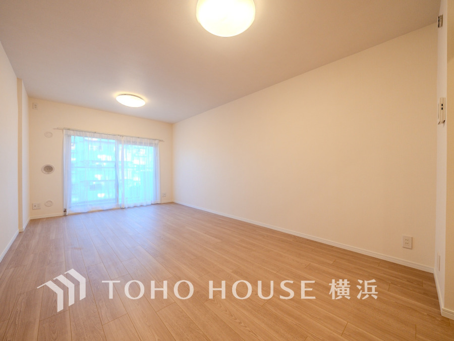 柔らかな光が広がり、デザインされた美しい内装が織り成す家族の集う場所。楽しい会話やさまざまな時が織りなすご家族の時間が丁寧に紡がれていく大切な空間。