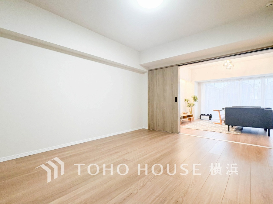 1日の疲れを癒し、心地よく寛げるようゆったりとした広さを確保しています。プライベートタイムをより優雅に穏やかに…。落ち着いた雰囲気を紡ぎます。