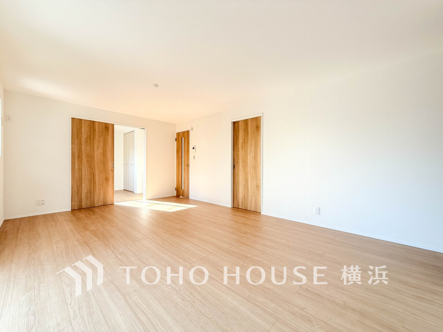 太陽の恵みを受けた明るい空間。吹きぬける風を感じながら爽やかで風通しの良い暮らしが叶います。
