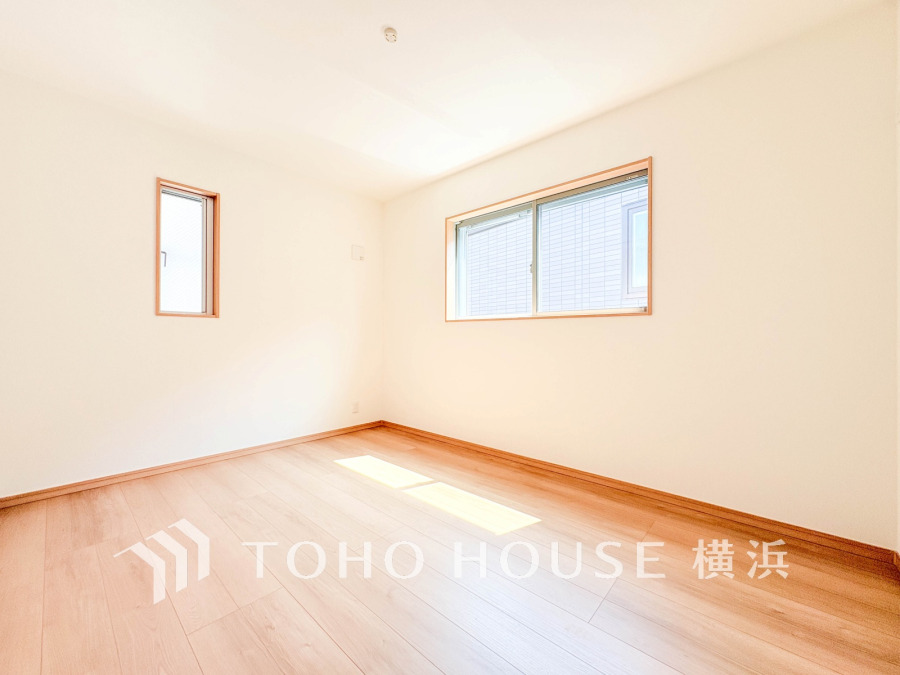 2面採光の居室は、十分な明るさを取り入れ心地よい風を提供します。