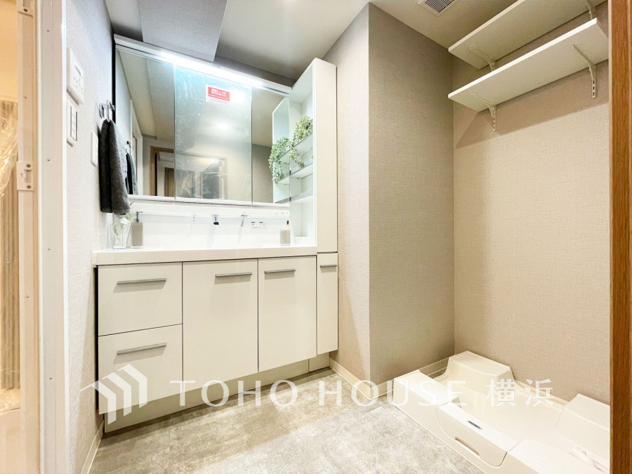 新規交換された洗面化粧台は美しく使いやすい機能が備えられています。