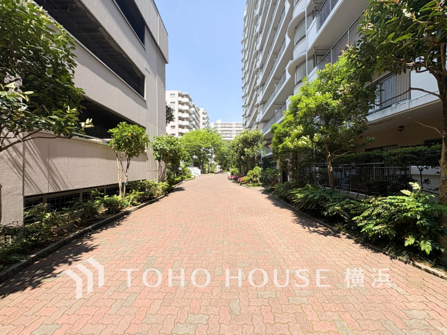 爽やかな青空の下に贅沢なほどに降り注ぐ陽光、豊かな居住性と、クオリティが見事に調和した住空間は、住まうことの喜びを感じさせてくれます。