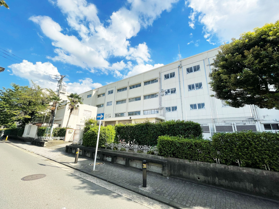 横浜市立新吉田小学校　約1000ｍ