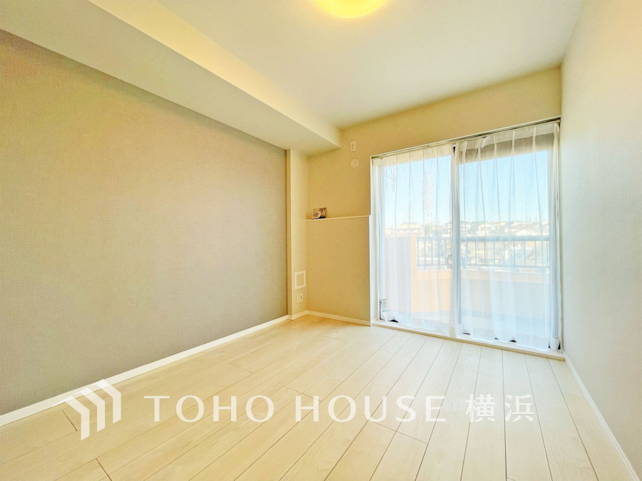 過ぎ行く時間をゆったりと感じることができる落ちついたプライベートルーム。リビングで楽しく過ごした後はゆっくり寛ぎの時間を満喫できます。静かな環境でリラックスタイムを愉しんで。