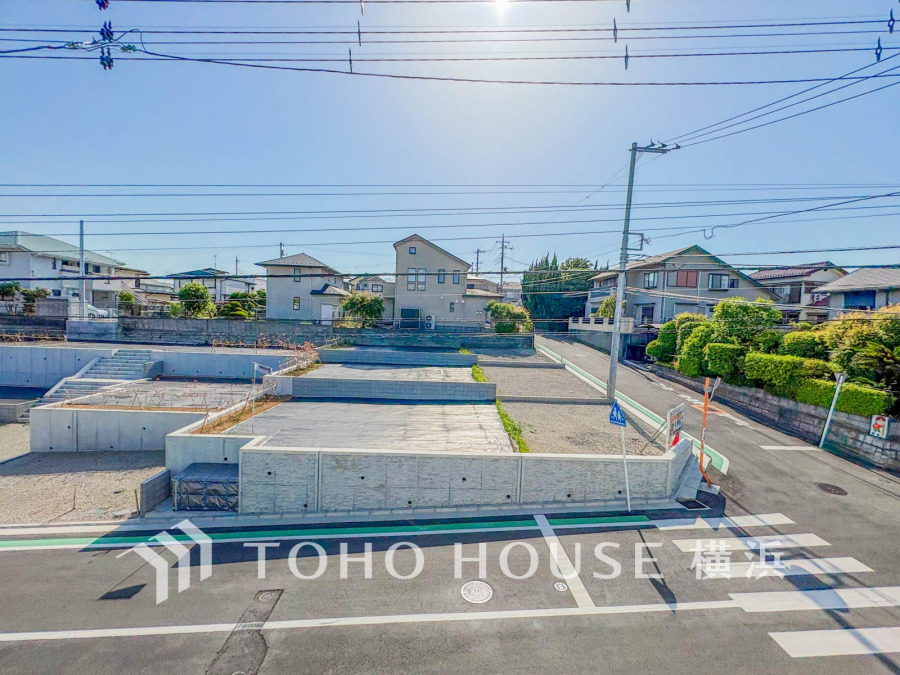 のびやかな眺望の広がる住環境。低層住宅が広がる街並みは、心地よい開放感が漂っています。
