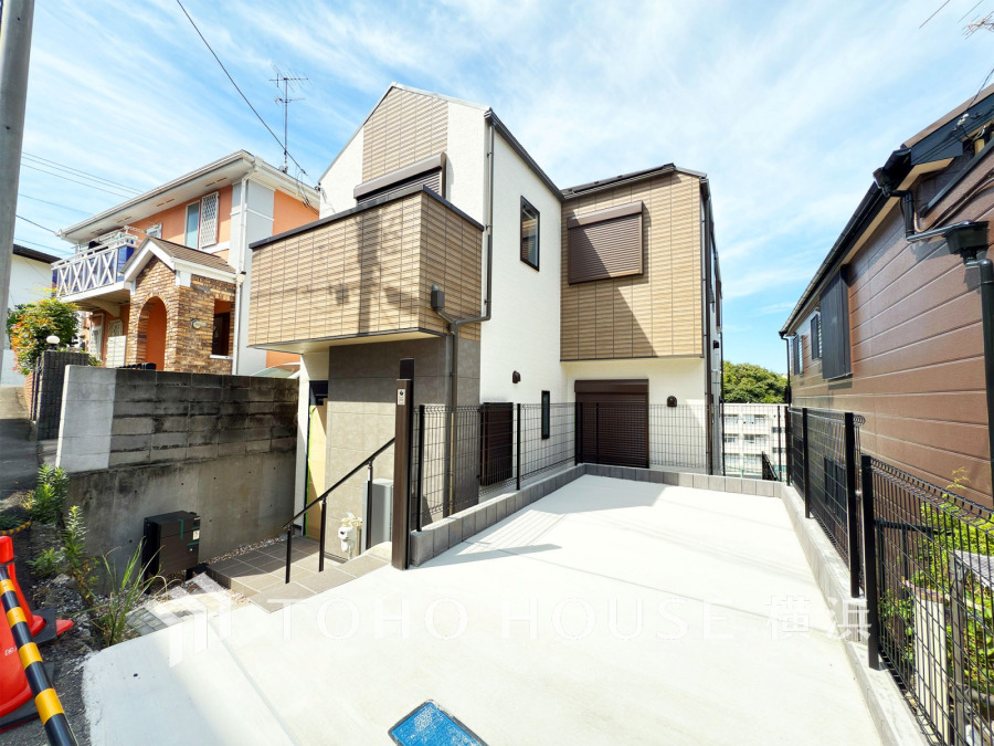 街に溶け合う美しい景観を生み出しているにも関わらず、採光や風通しを考えて設計された間取り。外観だけでなく、そこに住まうご家族の心地よさが最優先されますように。 