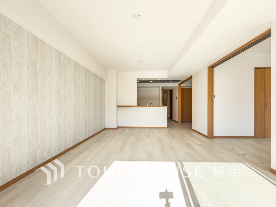 リビングに隣接した洋室の引き戸を開け放して空間を共有しながら開放的に使うこともできます。
