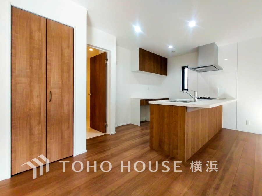 たくさんの想いが美しいカタチに彩られた時、そこにはひと時のくつろぎが生まれ、ゆっくりと愛着が育まれていきます。