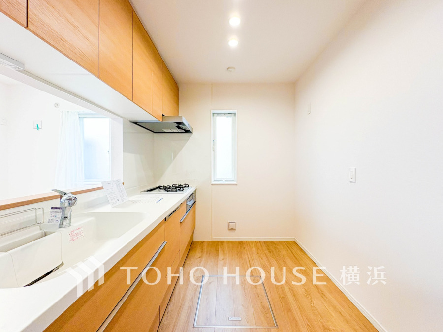 誰もが使いやすいデザインにこだわったキッチン。プライベートスペースを彩るインテリアとしての美と、快適な日常を支える機能性と強さがひとつになったキッチンです。