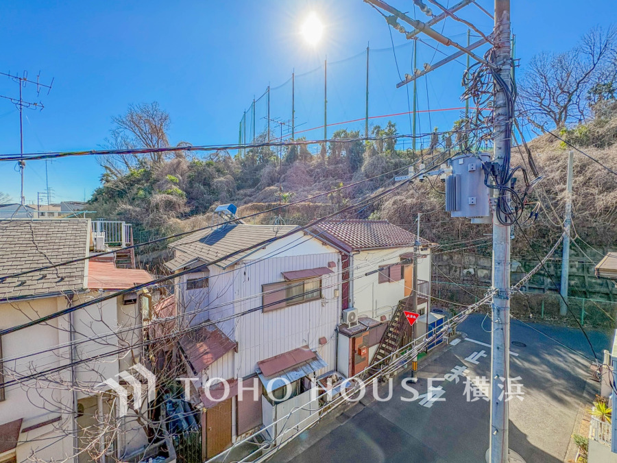 開放感があり、遮るものもなく気持ちのいい景色が広がります。お部屋にも爽やかな風と暖かく柔らかな日差しが差し込み、毎日の暮らしを豊かに彩ります。